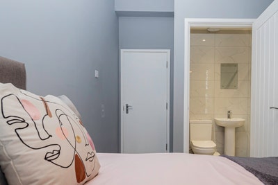 Cozy Double Ensuite  - Close to City Centre Main Photo