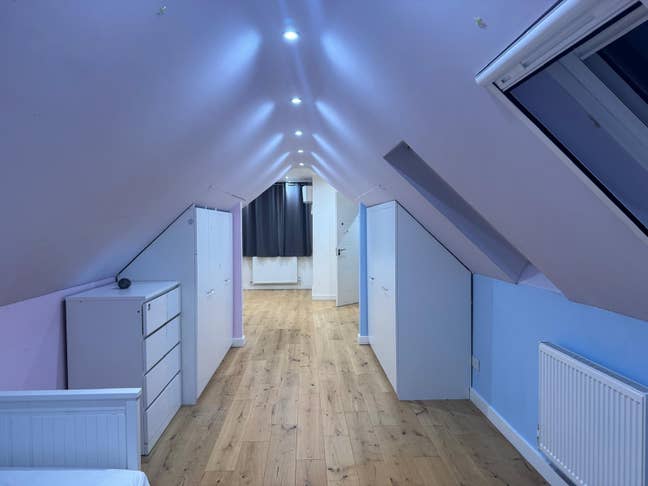 Spacious Master Bedroom (Hornchurch)  Main Photo