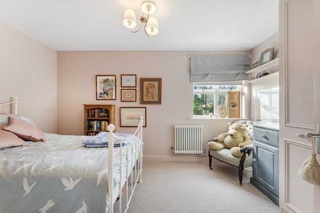 Beautiful room in quirky townhouse  Main Photo