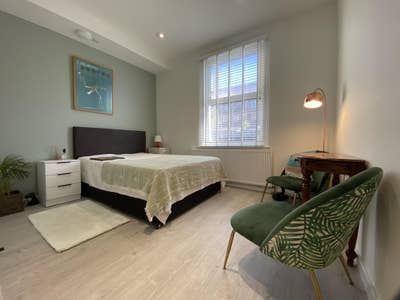 🏡Renovated  Beautiful  En-Suite NW2  Main Photo