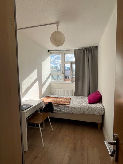 Bright Room in Prime Angel/Old Street Location  Main Photo