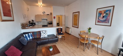 Room to rent in 4 bed central flat Main Photo