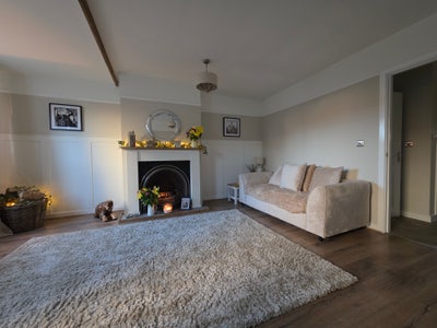 Small double bed single room professional person Main Photo