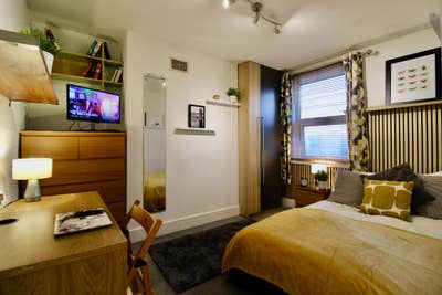 ✨2 Double Rms, in Battersea Female House-Share✨ Main Photo