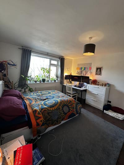 London Fields/Dalston 2 bed, balcony & living room Main Photo
