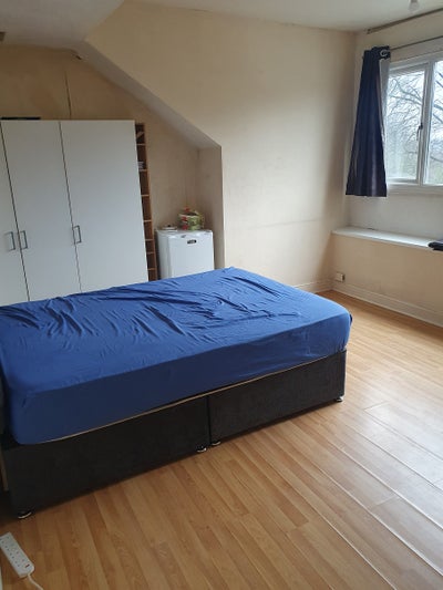 Double bedroom to let with all bills included Main Photo