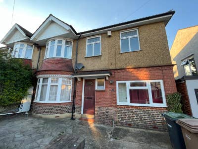 5 bedroom house, looking for families Main Photo