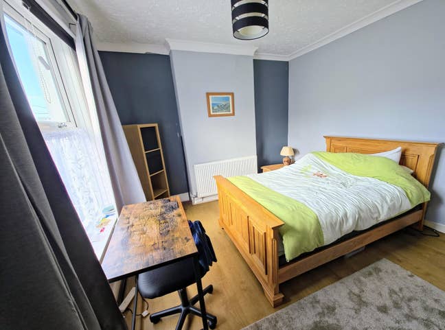 Large fully furnished double room in quite road Main Photo