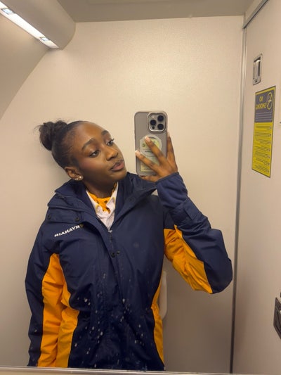 I am a professional female aged 20. I am look... Main Photo