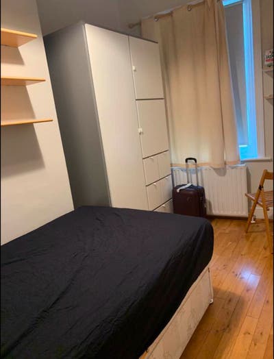 Small EN suite  Putney Bridge Main Photo