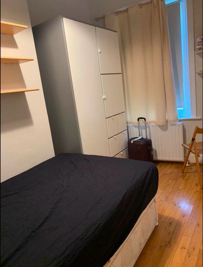 Small EN suite  Putney Bridge Main Photo