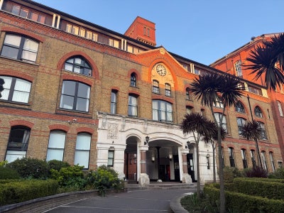 Spacious Room Available, Bow (E3) | Zone 2 Main Photo