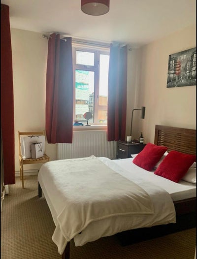Double Room in nice flat with balcony in Battersea Main Photo