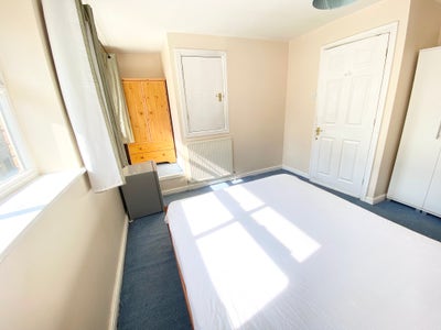 &pound;950:Canary Wharf large double room  Main Photo