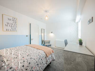 The Studio Close to IKEA - High Street PE2 Main Photo