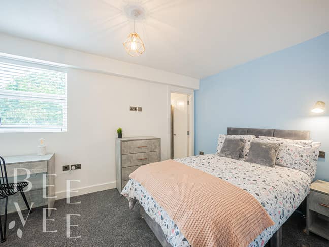 The Studio Close to IKEA - High Street PE2 Main Photo