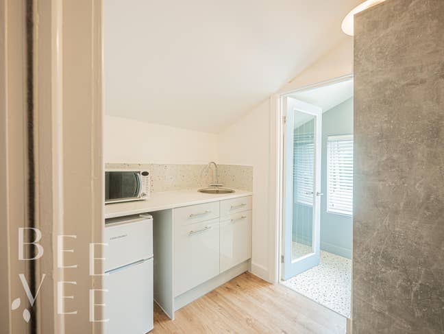 The Studio Close to IKEA - High Street PE2 Main Photo