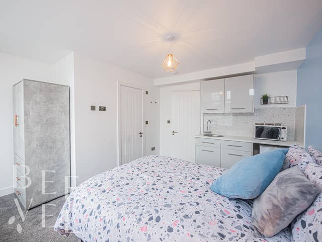The Studio Close to IKEA - High Street PE2 Main Photo
