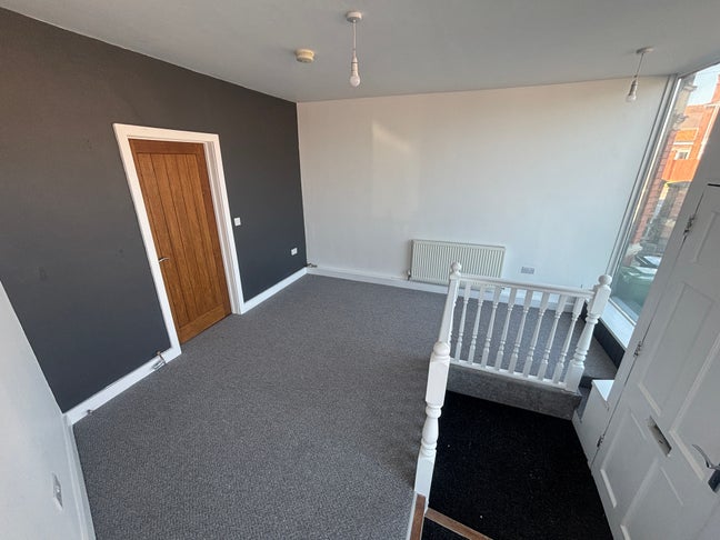 Very Large One Bed Apartment, Newly Renovated Main Photo