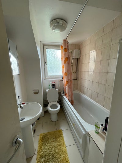 Cozy Single Bedroom in Mile End Main Photo