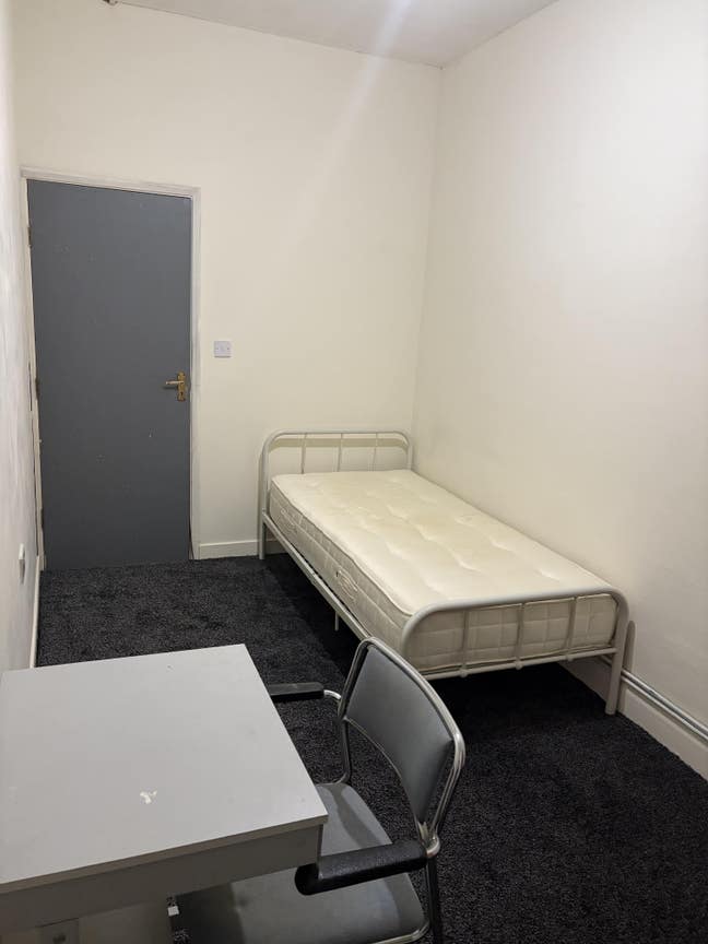 Single bed  Main Photo