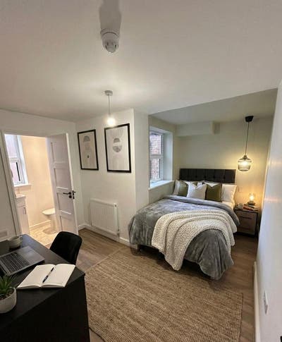 Comfortable, Convenient & All-Inclusive – Ensuite Main Photo