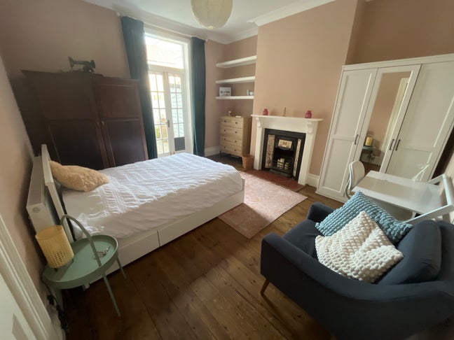 Furnished double room in family home Bishopston  Main Photo