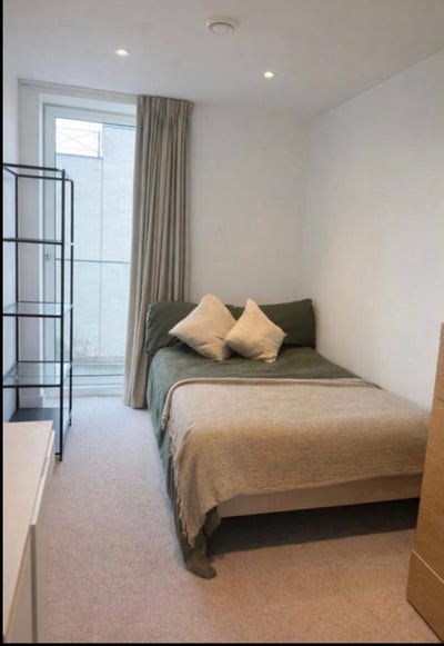 Modern Room in Stratford - No Deposit - Move in As Main Photo
