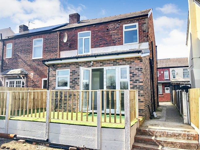 Beautiful Home with Garden. Main Photo