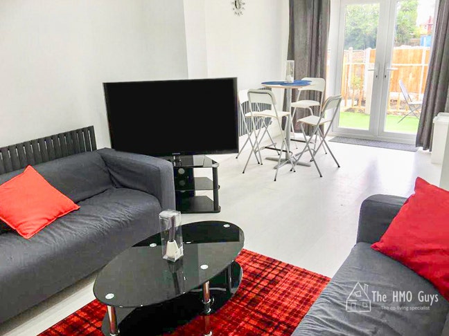 Beautiful Home with Garden. Main Photo