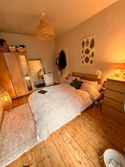 Beautiful garden room Southville all bills inc  Main Photo