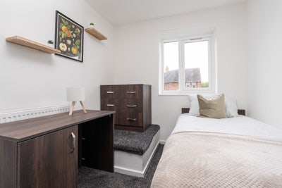 Airport + Wythenshawe Hospital - Modern Rooms  Main Photo