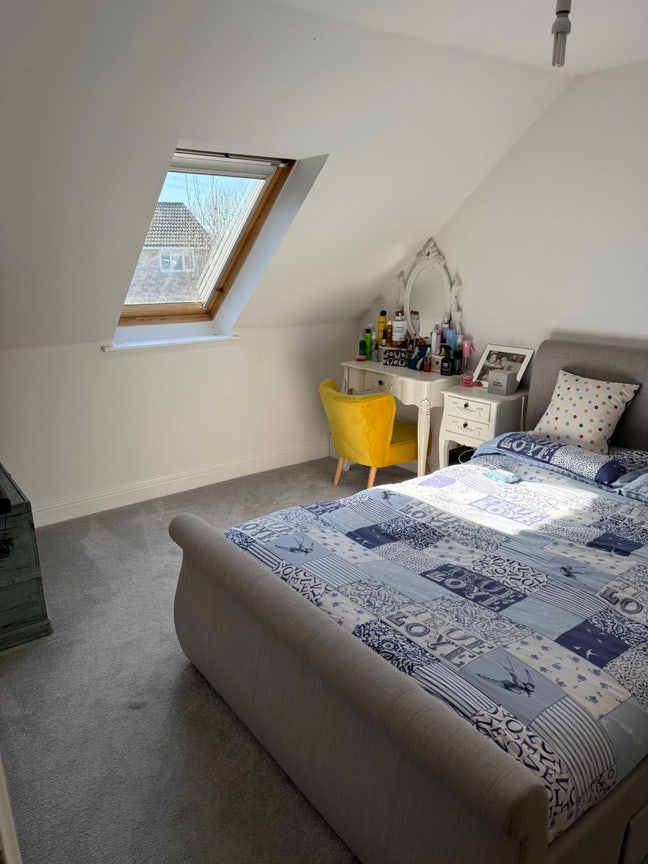 Room for rent in a clean, quiet house in Clanfield Main Photo