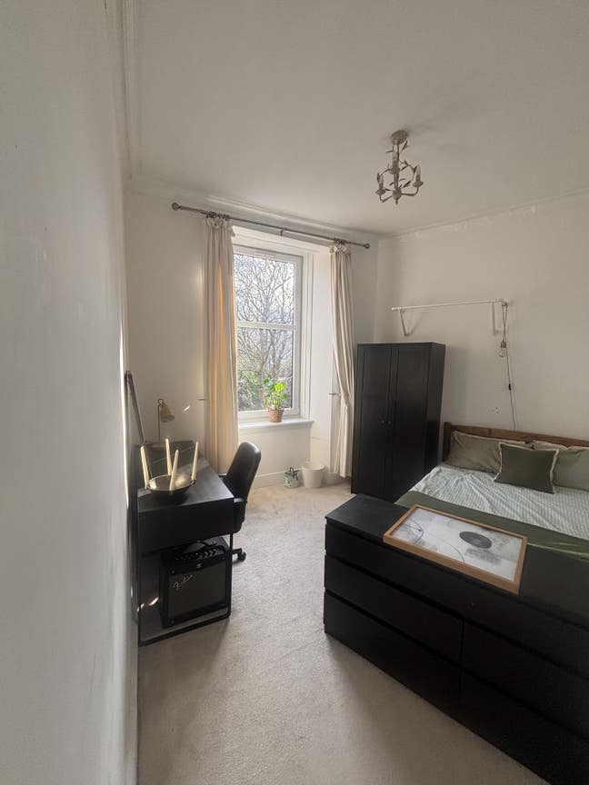 Spacious two bedroom flat, Pollockshaws Main Photo