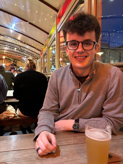 Professional Looking For Flatshare in Bristol    Main Photo