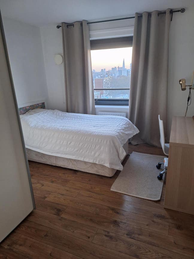 Single room for a female, short/long stay, Zone 2 Main Photo