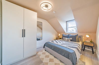 Lovely top room next to Balham Tube Main Photo