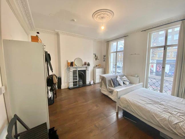 3 Bright Rooms in Flat with Living Room Hurry ! Main Photo