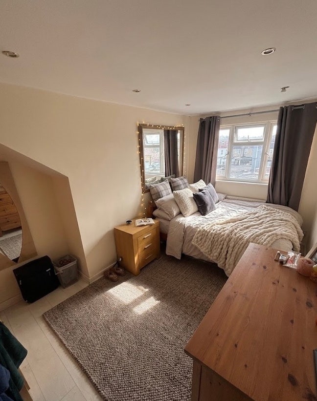 Double room available in spacious house in Tooting Main Photo