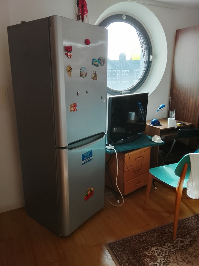 There is ensuite room just single bed Main Photo