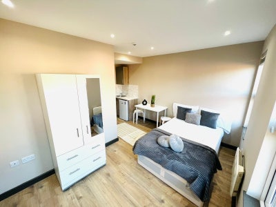 ✨ 🛏️ Self- Contained Studio to Let – Feltaham Main Photo