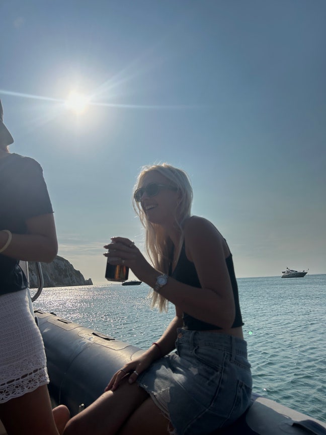  Looking for an en suite room!  Main Photo