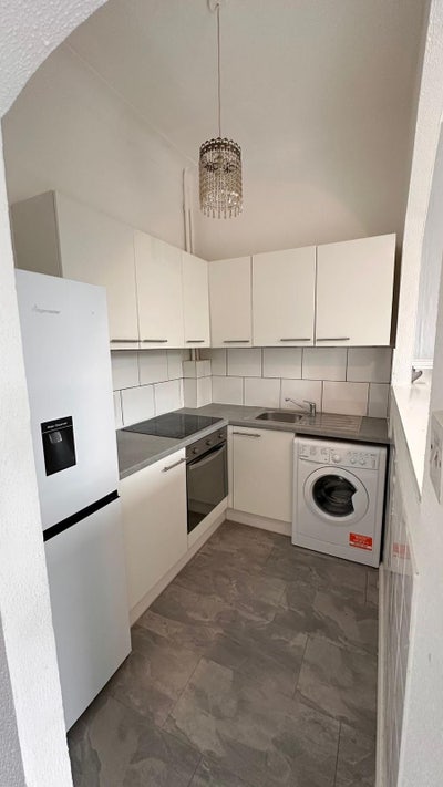 ✨ 🏡 4 Bedroom Flat to Let in Streatham  Main Photo