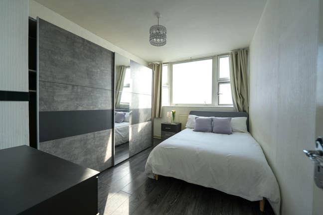  Iconic Shard Views | Double Room in E1!  Main Photo