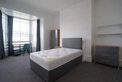 5 Student Rooms Available - 6 to 11 month tenancy Main Photo