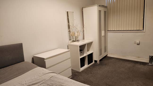 Spacious Furnished Double Room Available – Great L Main Photo