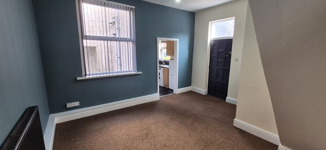 1 bed self contained apartment in Ashton. Main Photo