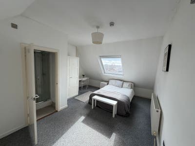 20% off March *Luxury Ensuite* Rooms Available Now Main Photo