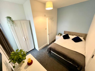 🟡Large En-suite Room Available! Zero Deposit! Main Photo