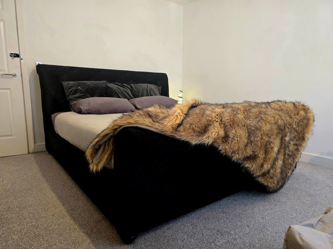 Superking bedroom with balcony, furnished Main Photo